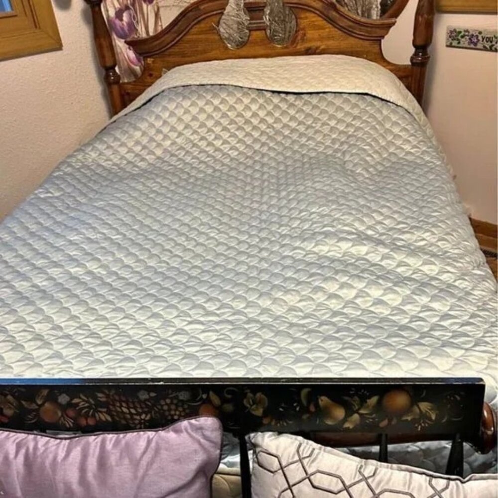 Barbara Barry Quilted QUEEN Size Grey/Silver Bedspread or Coverlet and Sham Set